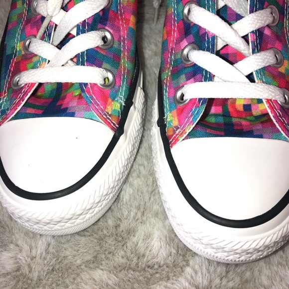Converse like new multi color low tops - Picture 4 of 7